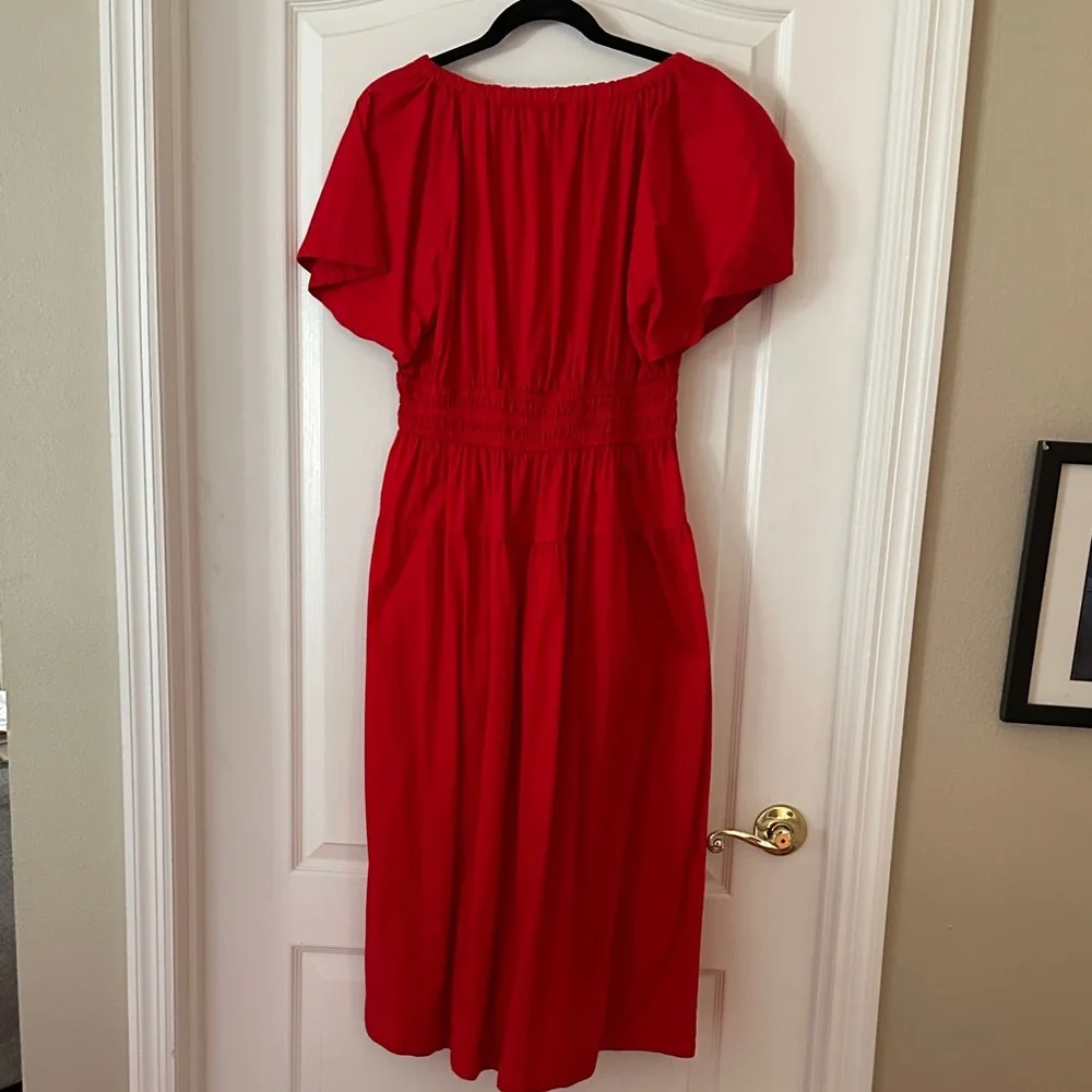 Chic Scarlet Midi Dress - Picture 4 of 4